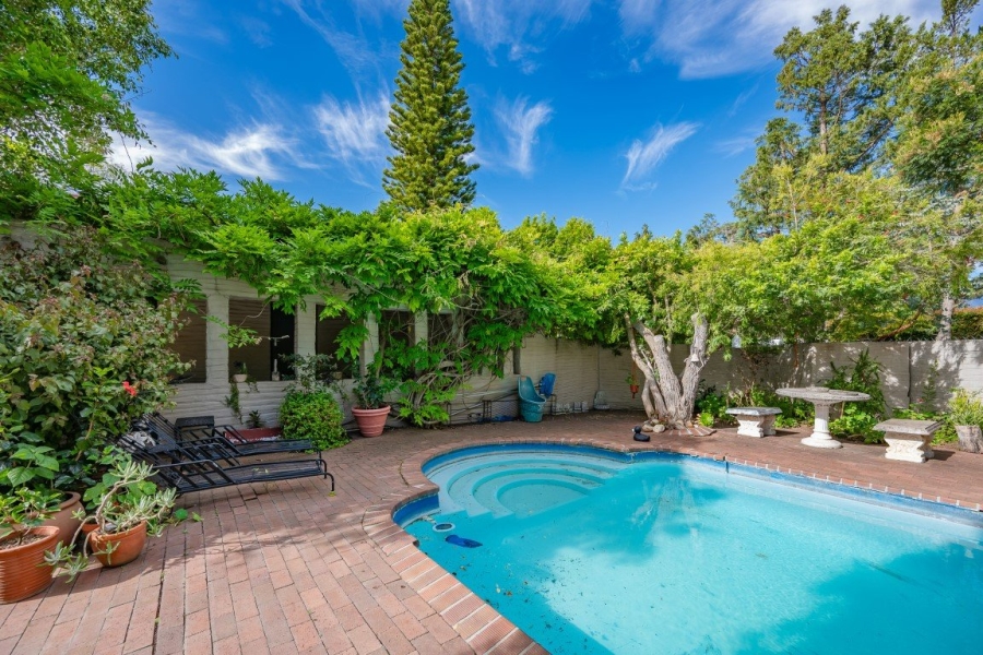 6 Bedroom Property for Sale in Golden Acre Western Cape